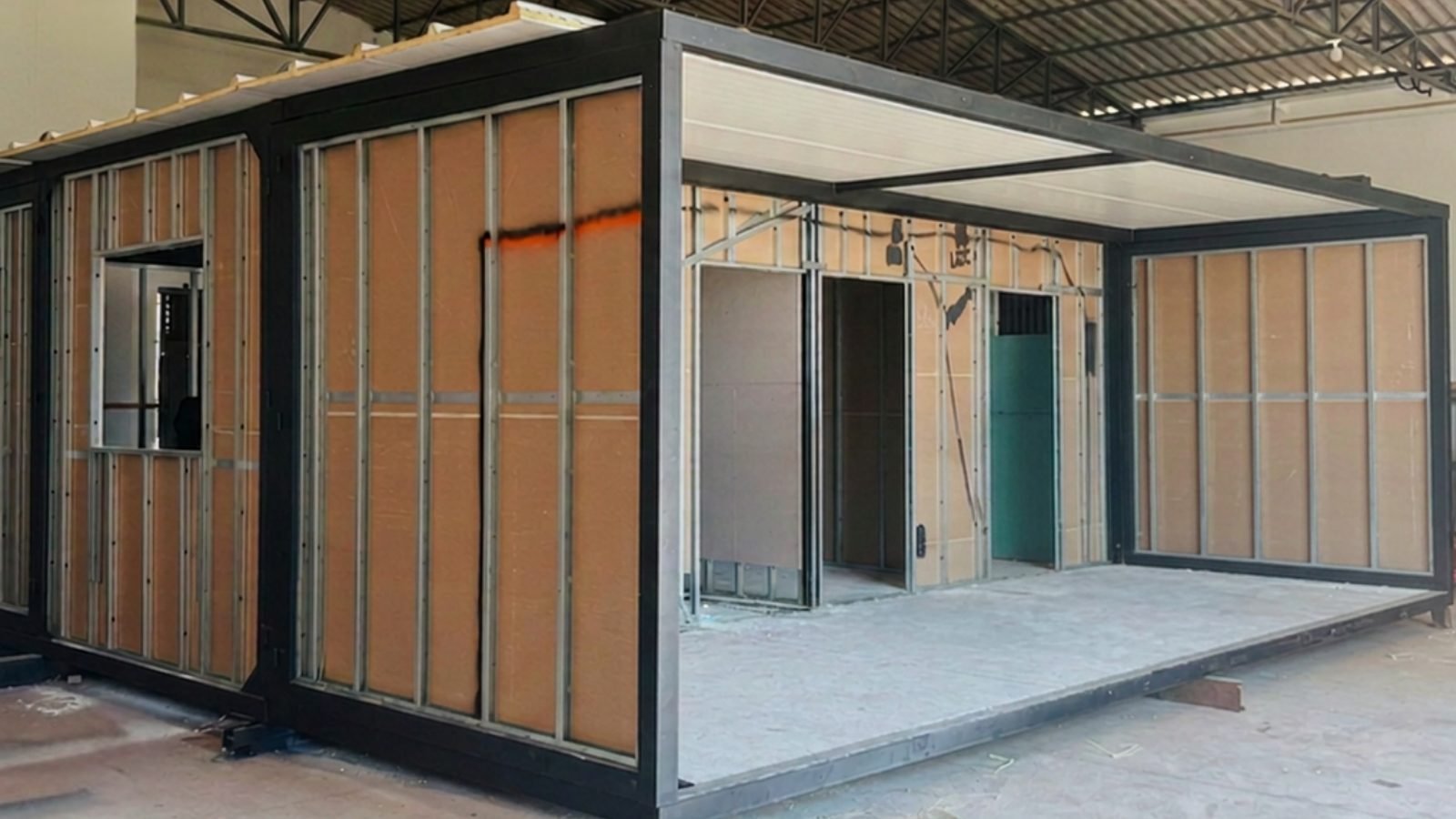 Módulo em produção na fábrica de Caldas Novas